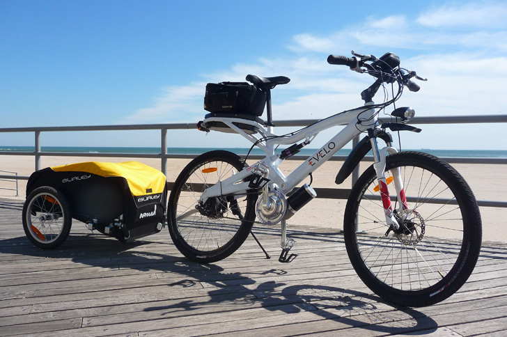 electric bike pulling trailer